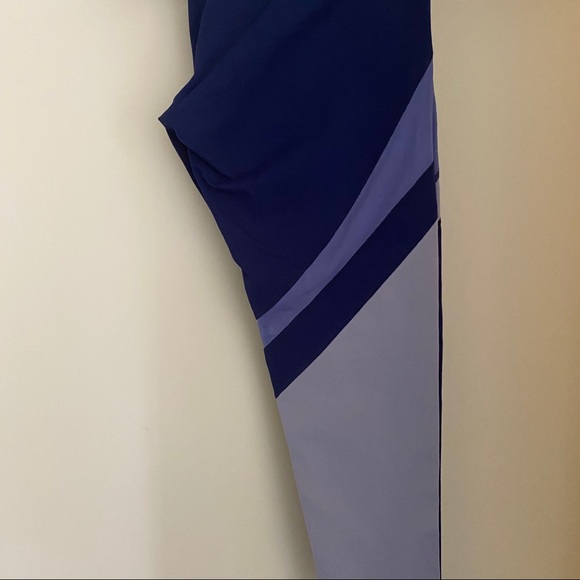 Mid-rise powerhold Capri leggings